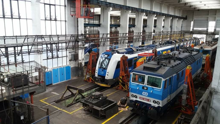 Locomotives and units in a České dráhy maintenance depot